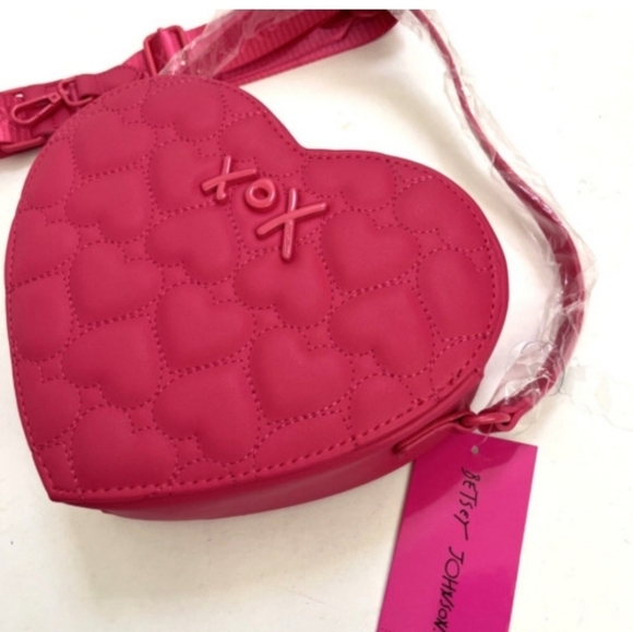 🔹️Betsey Johnson XOHEARTQ Fuschia Quilted Heart Shape Valentine’s Crossbody Bag - Picture 1 of 6